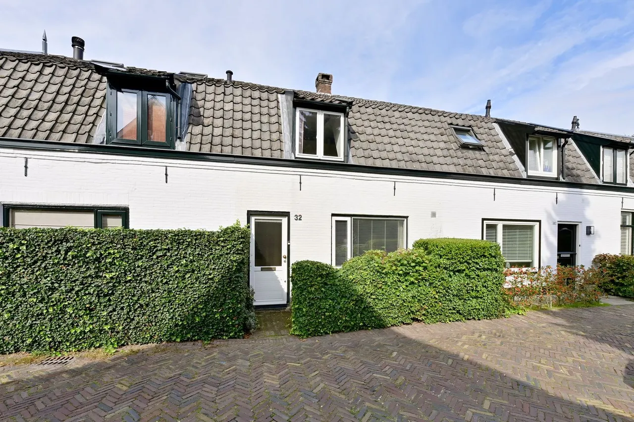 Tussenwoning te koop: Cornelis Bakkerlaan 32, Laren (Nh)