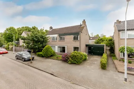 Twee-onder-één-kap te koop: Cornelis de Houtmanstraat 9, Naastenbest Best