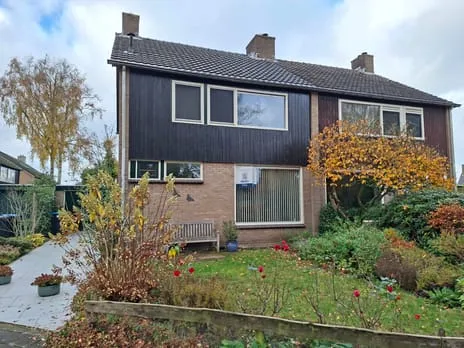 Tussenwoning te koop: Cornelis Dopperlaan 18, Dieren-West boven spoorlijn Dieren