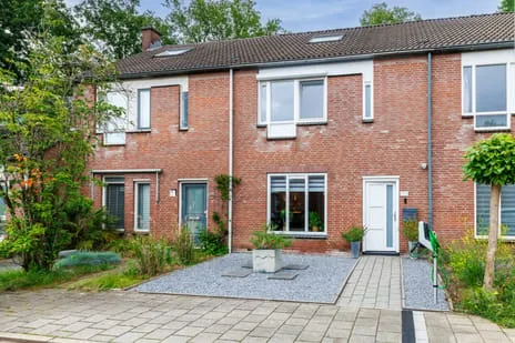 Terraced house for sale: Cornelis Dopperstraat 37, Bartelinkshoek Hengelo