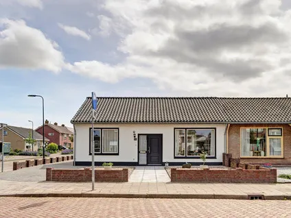 Twee-onder-één-kap te koop: Cornelis Frankenstraat 10, Oud-Vossemeer Oud-Vossemeer