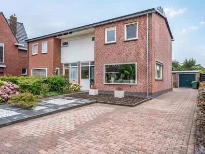 Twee-onder-één-kap te koop: Cornelis Houtmanstraat 22, Over de Gracht Delfzijl