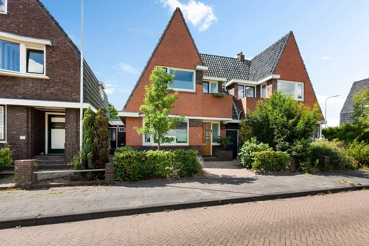 Twee-onder-één-kap te koop: Cornelis Houtmanstraat 6, Over de Gracht Delfzijl