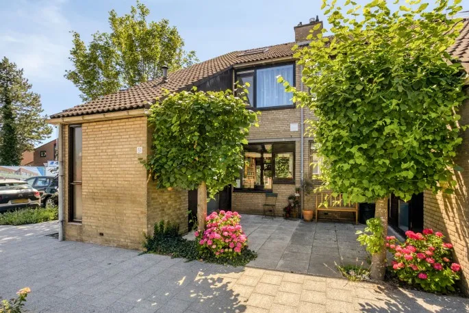 Corner house for sale: Cornelis Kempenaarlaan 51, Woubrugge-West Woubrugge