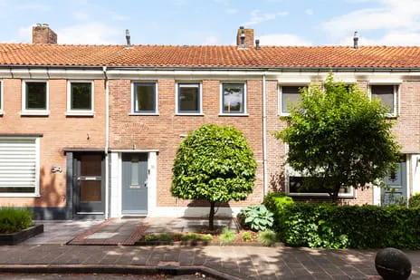 Tussenwoning te koop: Cornelis Smitstraat 56, kerkbuurt Alblasserdam