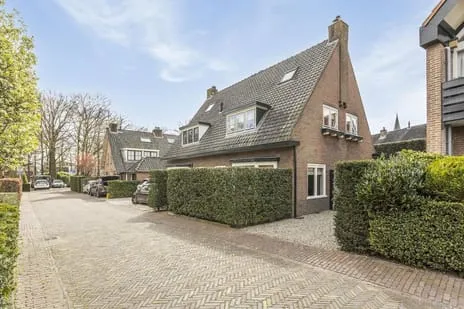 Twee-onder-één-kap te koop: Cornelis Bakkerlaan 1A, Laren-Centrum Laren (Nh)