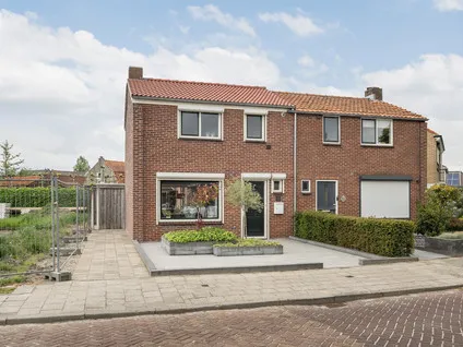 Twee-onder-één-kap te koop: Cornelis Frankenstraat 33, Oud-Vossemeer Oud-Vossemeer