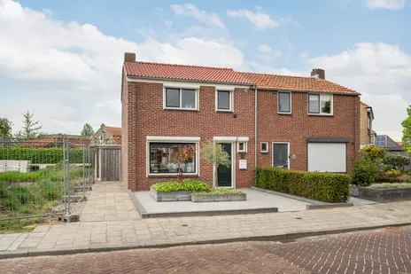 Semi-detached for sale: Cornelis Frankenstraat 33, Oud-Vossemeer Oud-Vossemeer