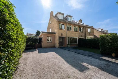 Twee-onder-één-kap te koop: Cort van der Lindenlaan 84, Ministerpark Naarden