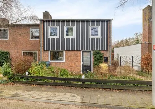 Twee-onder-één-kap te koop: Cort van der Lindenlaan 19, Monnikenhuizen Arnhem