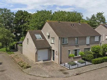 Twee-onder-één-kap te koop: Cranendonckstraat 1, Hedel Hedel