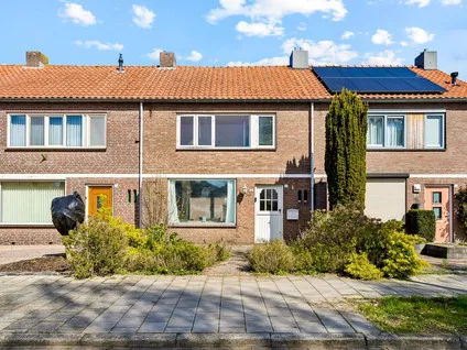 Tussenwoning te koop: Crocusstraat 24, Uden