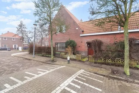 Hoekwoning te koop: Crocusstraat 36, Tuindorp-West Den Helder