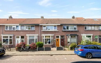 Terraced house for sale: Crocusstraat 44, Tuindorp-West Den Helder