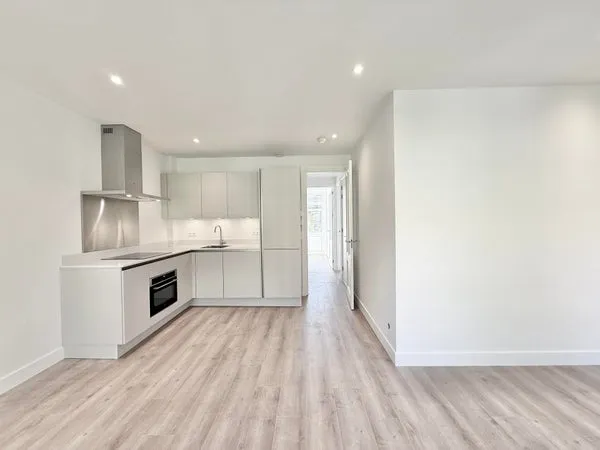 Woning te huur: Crynssenstraat, Paramariboplein e.o. Amsterdam