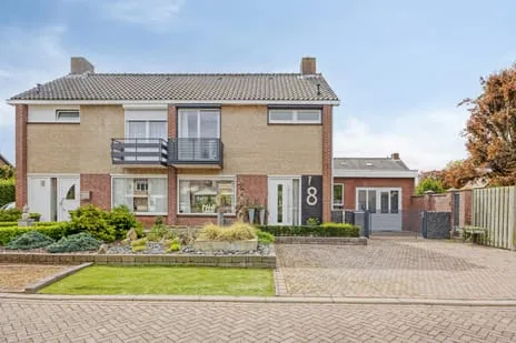 Twee-onder-één-kap te koop: Daalplein 8, Heel Heel