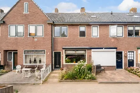 Tussenwoning te koop: Dahliastraat 10, Woerden