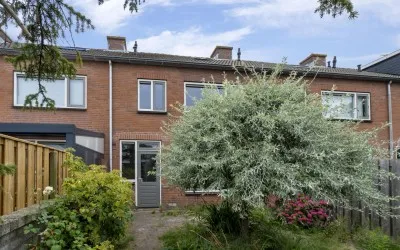 Tussenwoning te koop: Dahliastraat 12, Zevenhuizen Bloemenbuurt Zevenhuizen