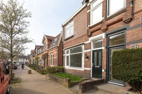 Hoekwoning te koop: Dahliastraat 20, Bloemenkwartier Noord Hilversum