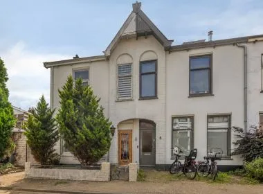 Corner house for sale: Dahliastraat 3, Bloemenkwartier Noord Hilversum