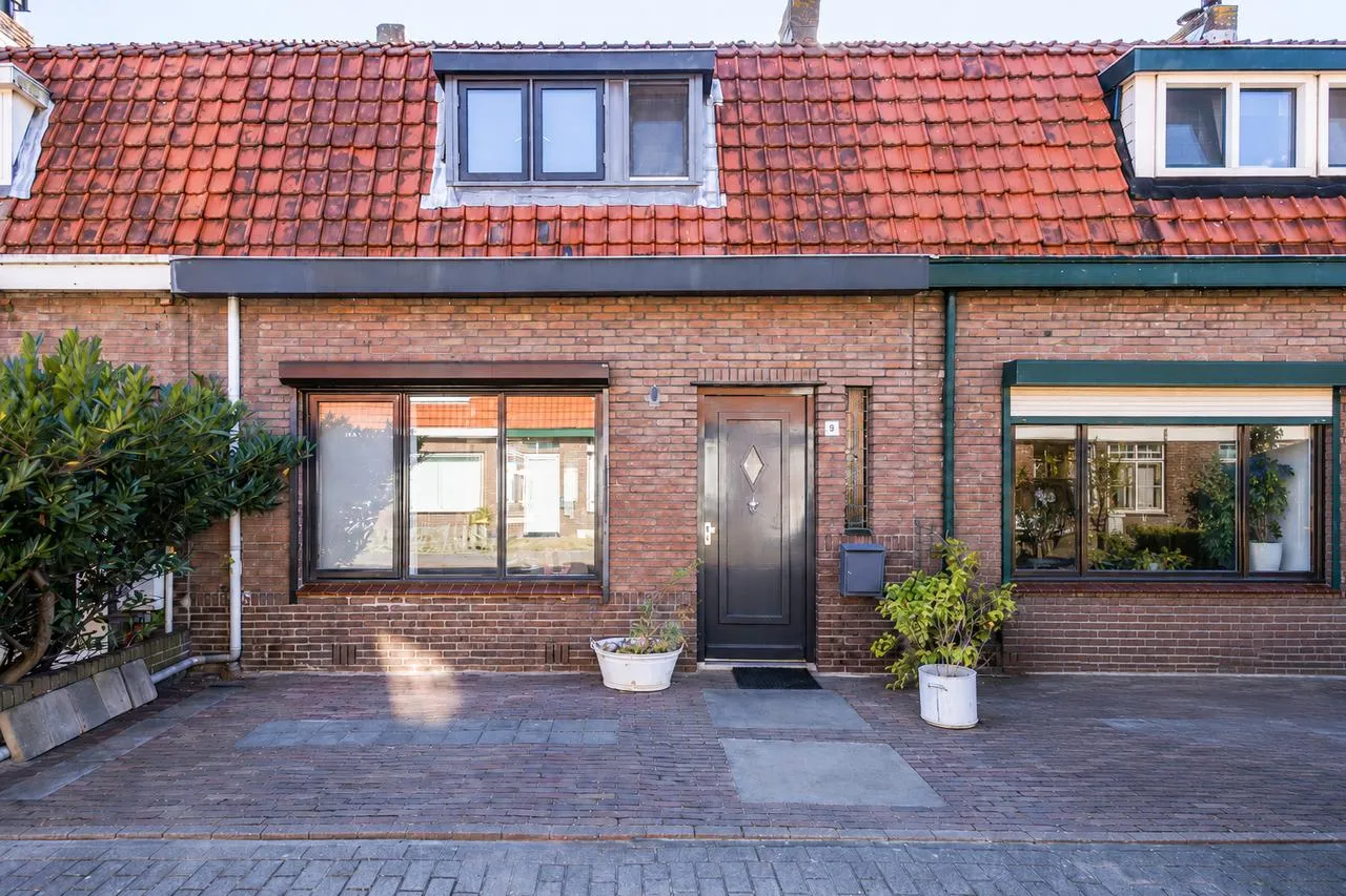 Tussenwoning te koop: Dahliastraat 9, Terneuzen