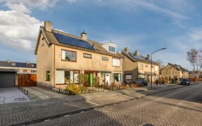 Twee-onder-één-kap te koop: Daltonstraat 8, Natuurkundigenbuurt Oosterhout
