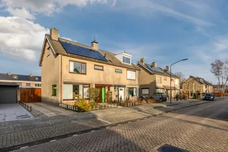 Twee-onder-één-kap te koop: Daltonstraat 8, Natuurkundigenbuurt Oosterhout (Nb)