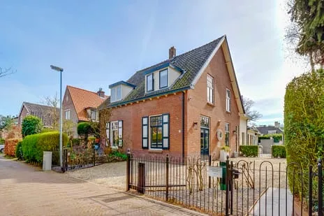 Twee-onder-één-kap te koop: Dammaat 9, Laren-Centrum Laren (Nh)