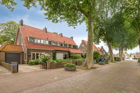 Corner house for sale: Dampoortstraat 1, Dampoort Middelburg