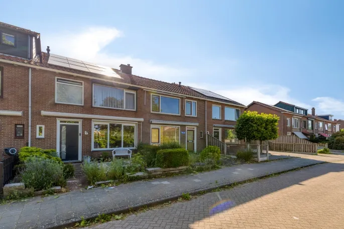 Tussenwoning te koop: Daniël Willemsstraat 17, Dorp en Hoonaart Hellevoetsluis