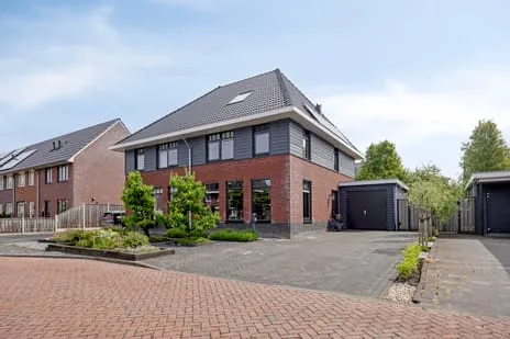 Twee-onder-één-kap te koop: Darwinhage 17, Emmeloord-Emmelhage-Boswonen Emmeloord