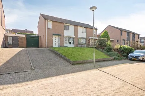 Tussenwoning te koop: Dassenburcht 25, Beek Beek (Li)