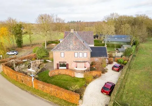 Twee-onder-één-kap te koop: Dassenloop 13, Verspreide huizen Hernen Hernen