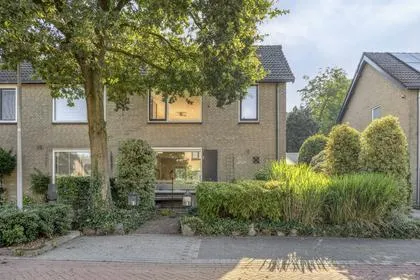 Tussenwoning te koop: De Baken 4, De Muziekinstrumentenbuurt 'S-Hertogenbosch