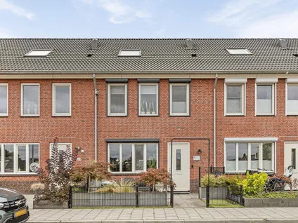 Tussenwoning te koop: De Barkas 6, Dinteloord Dinteloord