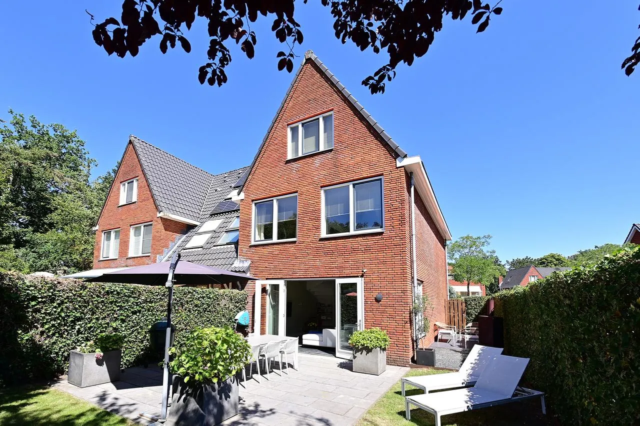 Hoekwoning te koop: De Bazelweg 34, Laren