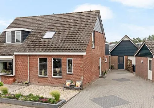 Twee-onder-één-kap te koop: De Bleek 31, Warten Warten