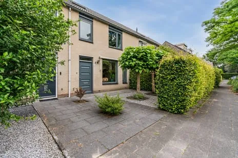 Tussenwoning te koop: De Bloemen 25, Veldenbuurt Meppel