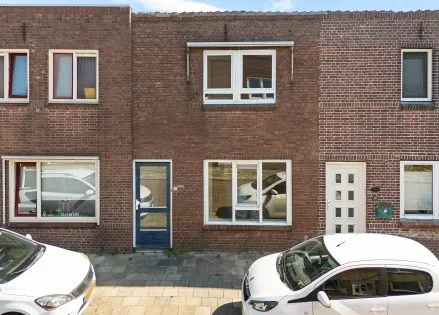 Tussenwoning te koop: de Bourbonstraat 11, Sperkhem en industrieterrein Houkesloot Sneek