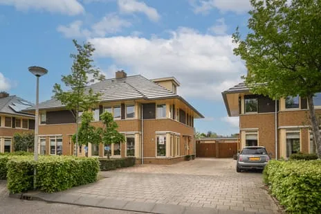 Twee-onder-één-kap te koop: De Bouwing 67, Geldermalsen Middengebied Geldermalsen