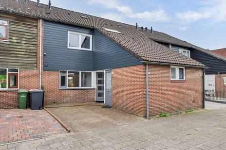 Tussenwoning te koop: De Buizerd 10, Kanaalzijde Almelo