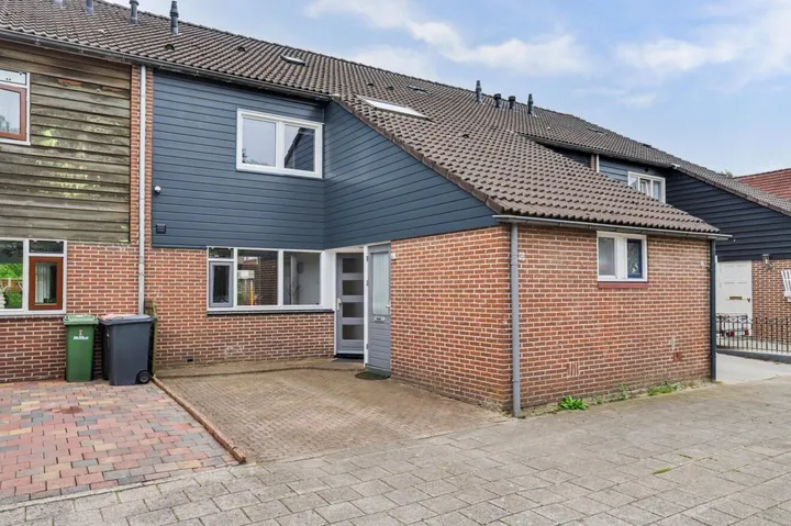 Tussenwoning te koop: De Buizerd 10, Kanaalzijde Almelo