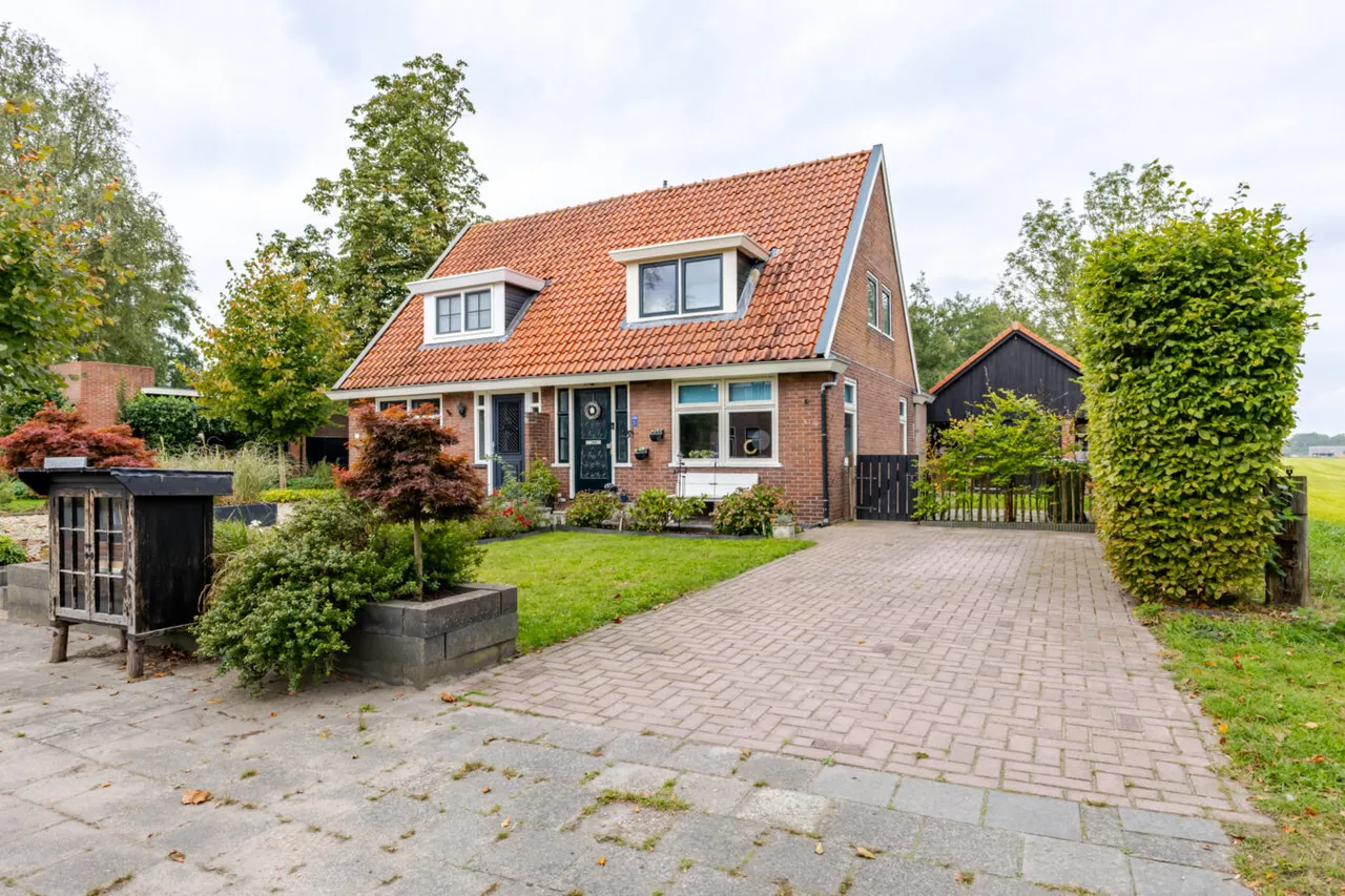 Twee-onder-één-kap te koop: De Buorren 139, Lippenhuizen