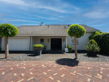 Vrijstaande woning te koop: De Burcht 2, Markenbinnen Markenbinnen