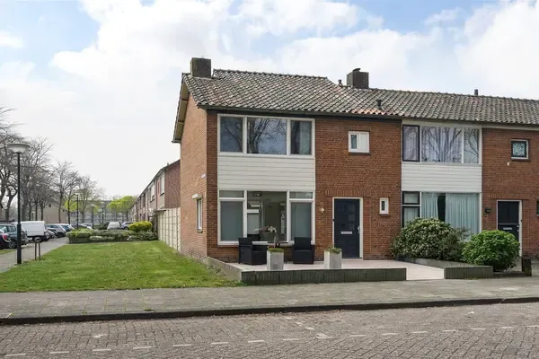 Hoekwoning te koop: De Coubertinlaan 41, Bloemenoord Waalwijk