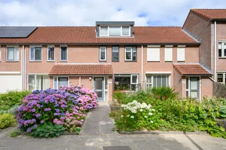 Tussenwoning te koop: De Dèle 30, De Pothof Brummen