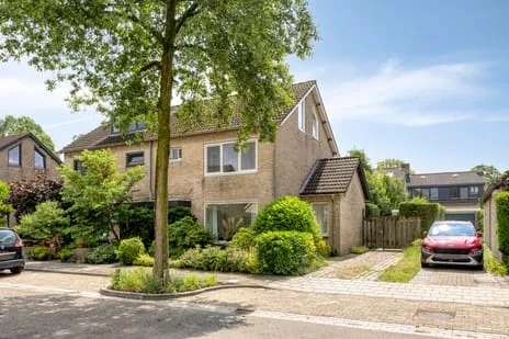 Twee-onder-één-kap te koop: De Donk 10, Berlicum Berlicum