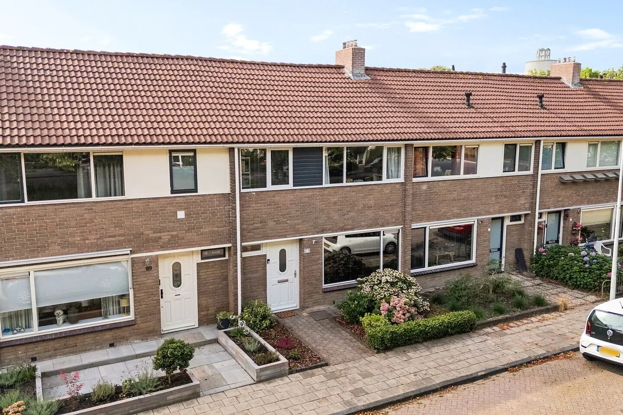 Tussenwoning te koop: De Ee 71, Drachten