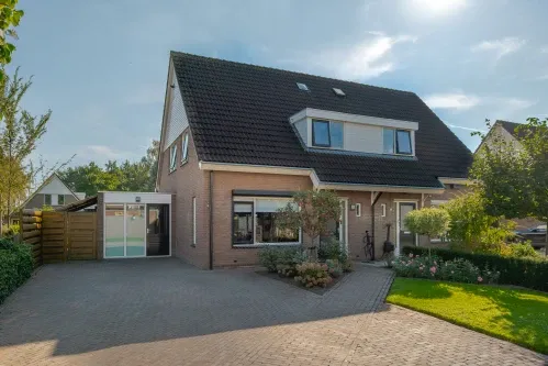 Twee-onder-één-kap te koop: De Elzen 1, Koekange