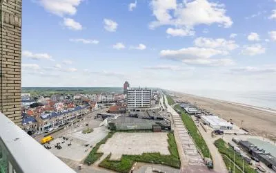 Studio te koop: de Favaugeplein 21F65, Boulevard Midden Zandvoort